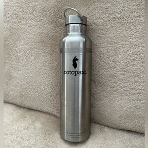 Cotopaxi Stainless Steel 32oz Water Bottle. Screw off lid with moveable handle.